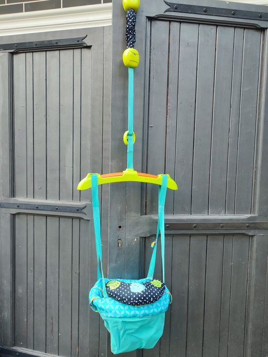 Vând leagăn pentru ușa.