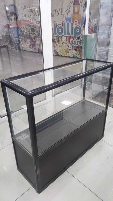 Витрины стеклянные для товара