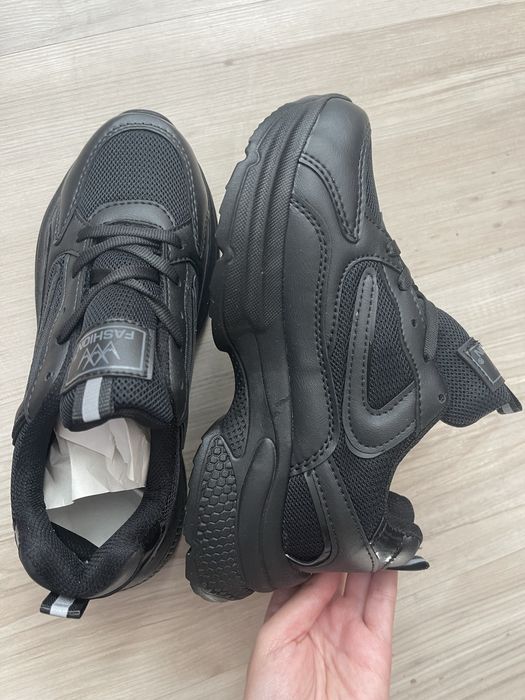 Черни маратонки за спорт и ежедневие