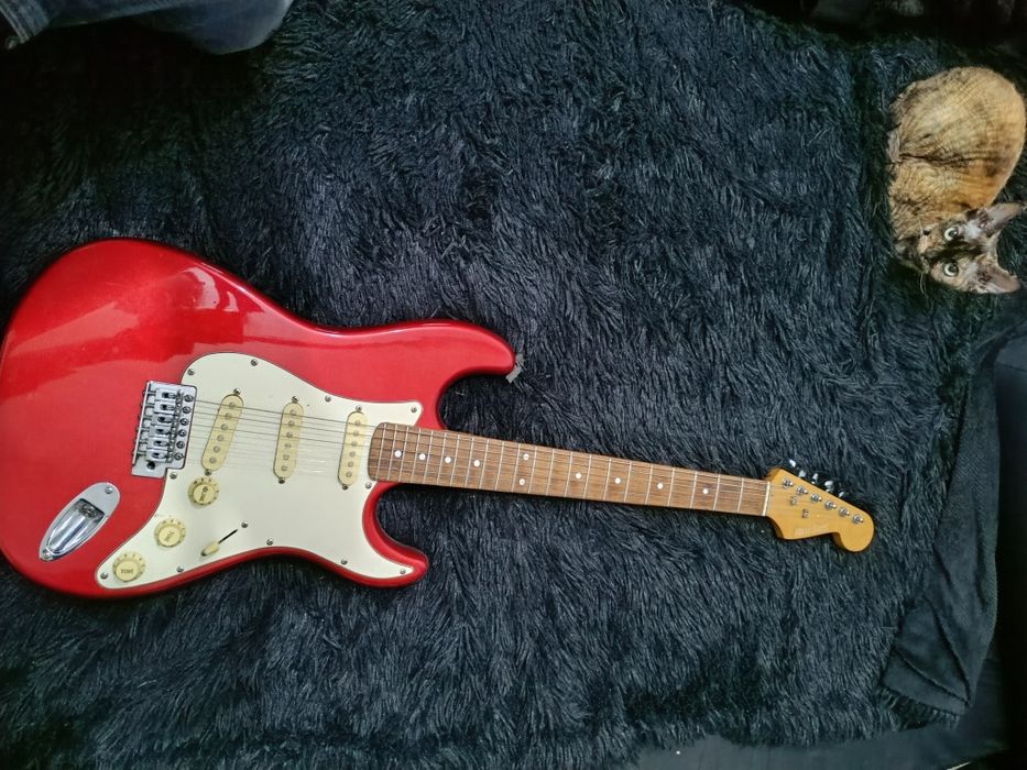 Электрогитара roket (корпус из ели )