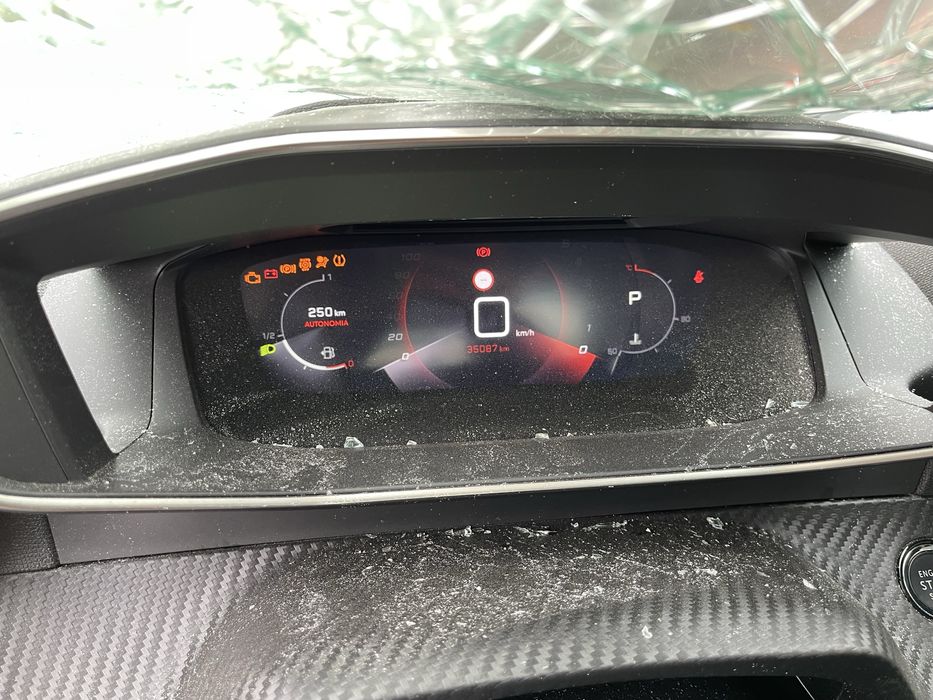 Peugeot 2008 1.2i STT 2020г. 30 000 км. На Части!