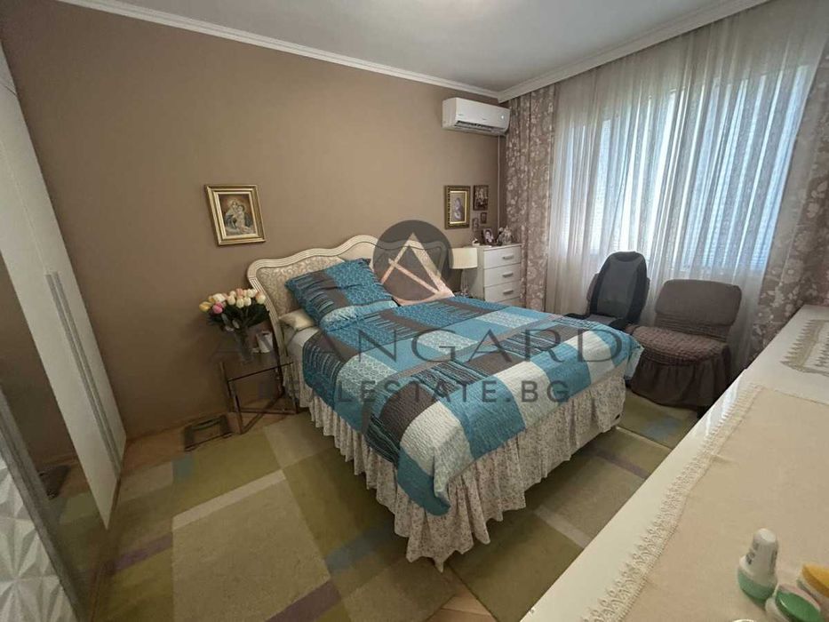 Продава се Тристаен апартамент в Пловдив, Христо Смирненски - 82 кв.м за 1952 €/кв.м - Снимка #2