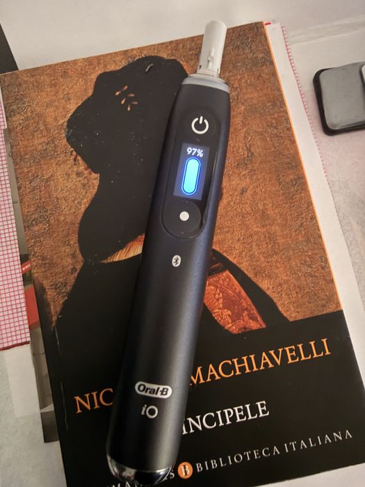 Periuta Oral B io9 black