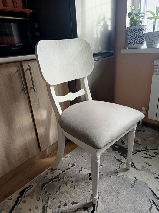 Стул сотилади 6 дона. Бонусига стол текин!!! Столи 2 метрли .Ошхонага.