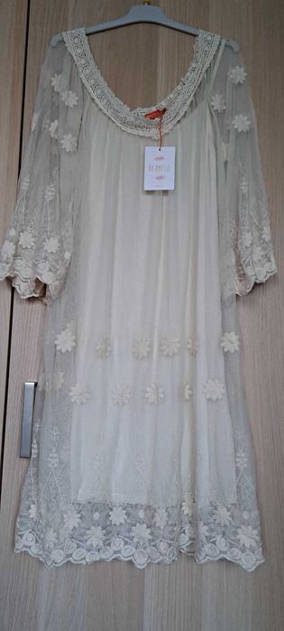 Rochie diafana cu broderie