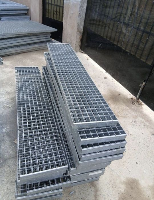 Trepte zincate galvanizate