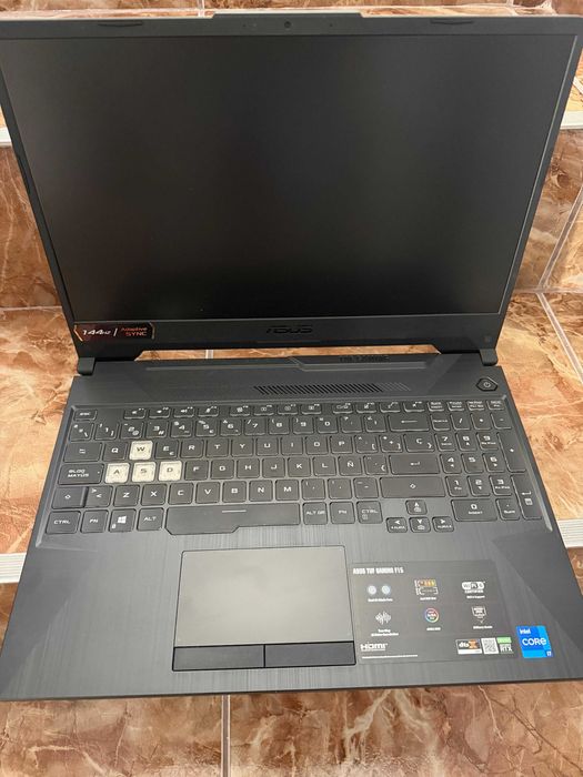 Laptop gaming ASUS TUF F15 – i7-11800H, 32GB RAM, sub 400 ore de utilizare
