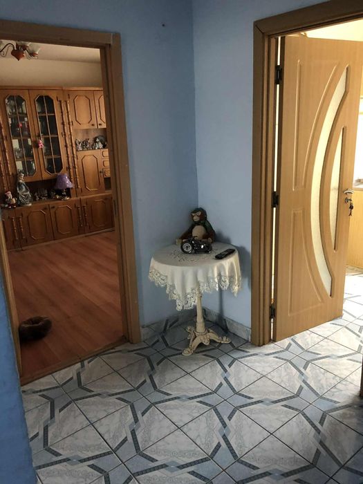 Apartament 3 camere semidecomandat