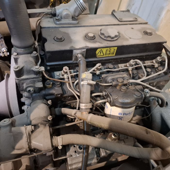 Vand motor perkins cu anexe  in 4 cilindri pentru buldoexcavator