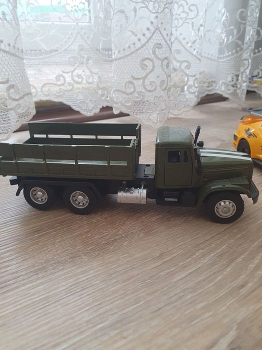 Продам детские игрушки- машинки