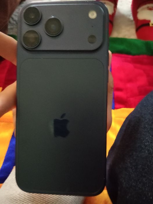 Продам айфон 17про макс