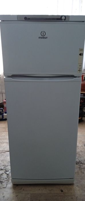 Холодильник indesit