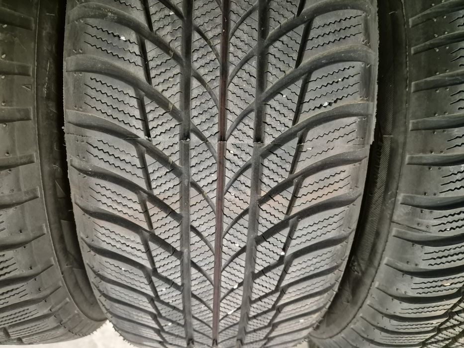 4 anvelope iarna Bridgestone 215 55 17 stare foarte buna