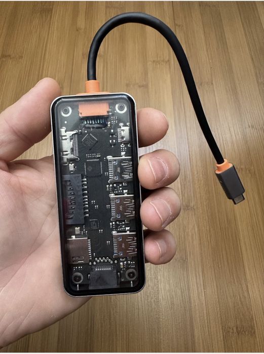 Docking HUB 8.1 cu USB-C