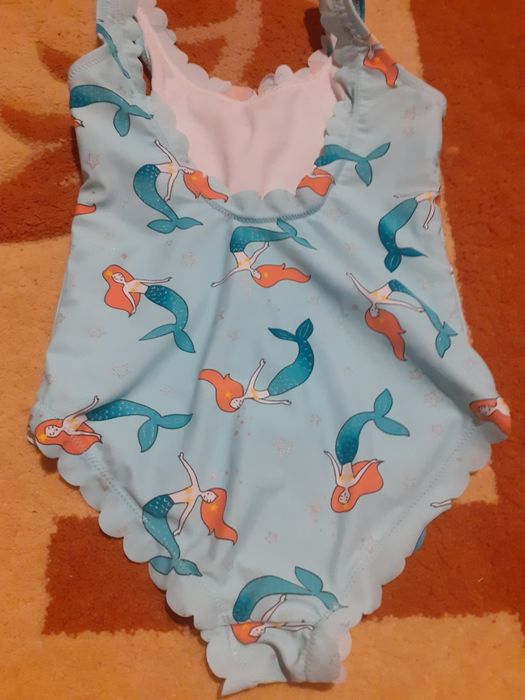 Costum  baie  fetite nr122 în condiții  buna