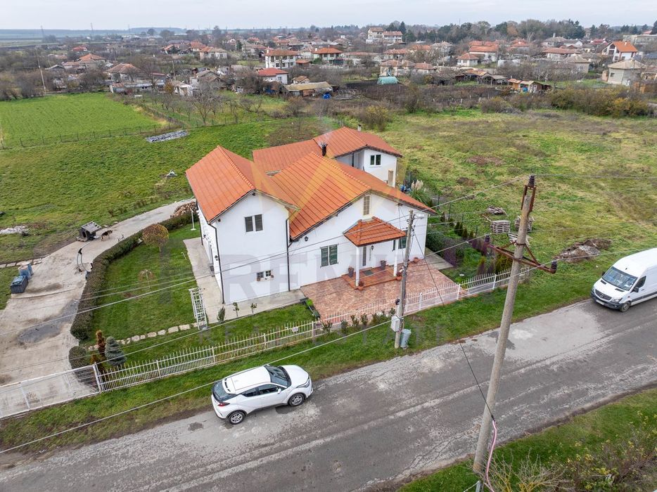 Къща в Добрич, област-с.Сенокос площ 320 цена 450000
