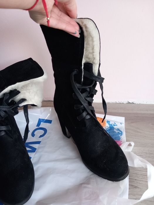 Велурени боти на ток