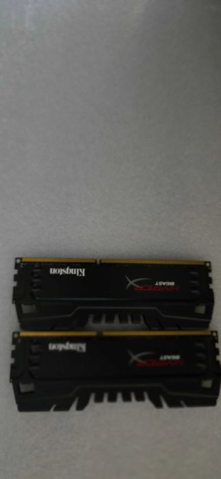 Vand 16GB RAMI DDR3 (2x8) Kingston HYPER X BEAST pe 2400 MHZ