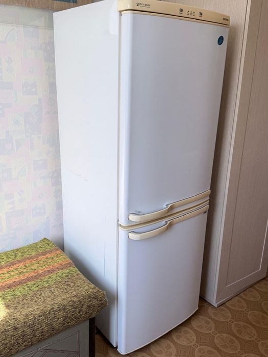 Холодильник Samsung