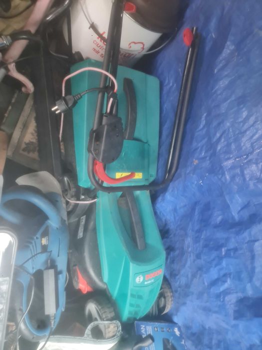 Електрическа косачка BOSCH