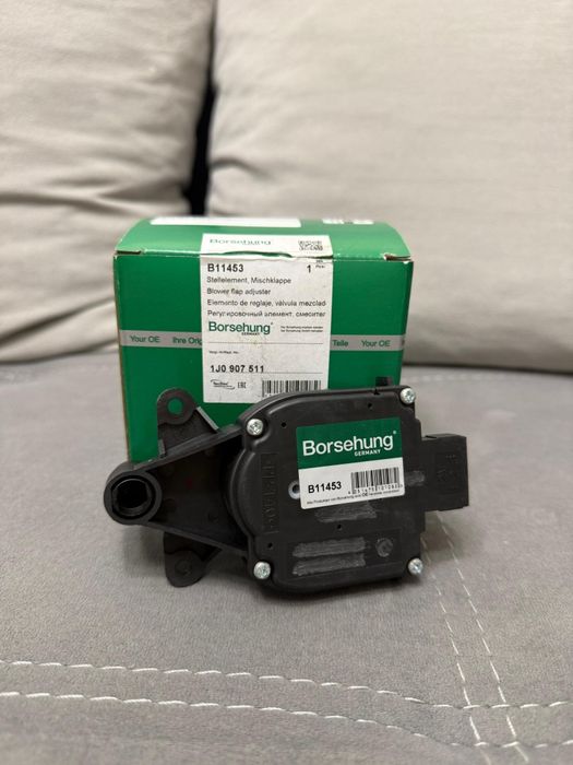 Сервопривод заслонки, радиатор печки, амортизатор