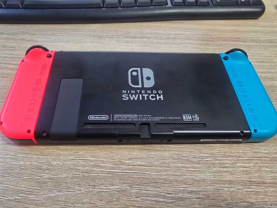 Nintendo Switch + 10 оригинални игри