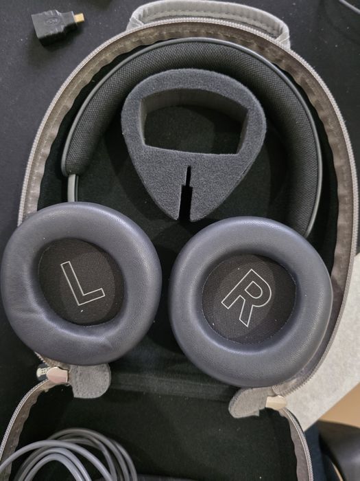 Casti Bang & Olufsen Beoplay Portal