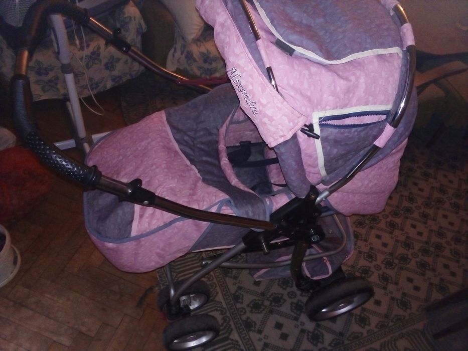 Количка за бебе.