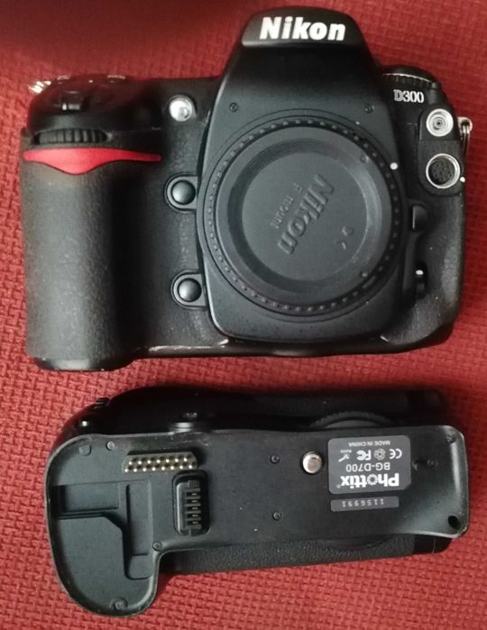 Aparat foto Body Nikon D300 + grip, incarcator. Stare foarte buna