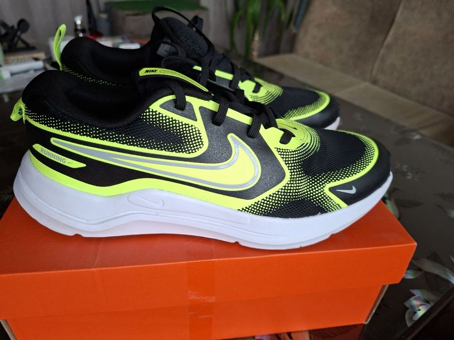 Нови маратонки NIKE