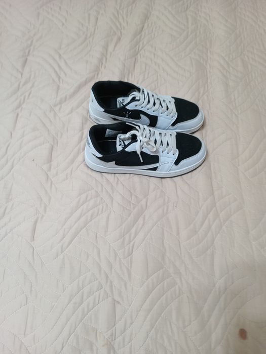 Продам кроссовки