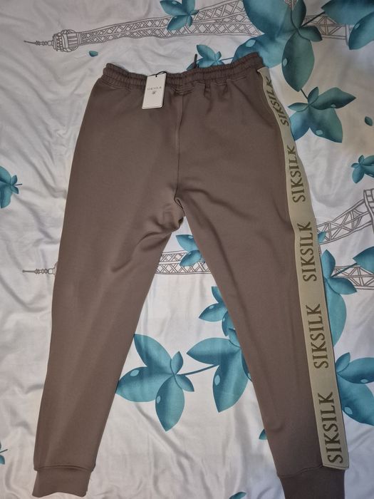 Vând pantaloni de trening