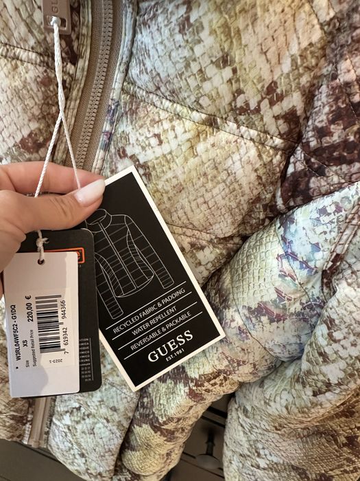 Олекотено дамско яке Guess две лица