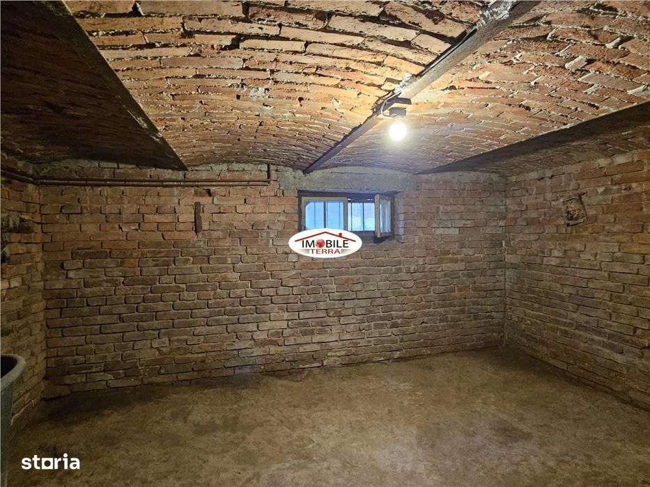 Casa cu 900 mp teren zona Calea Poplacii aproape de Parcul Sub Arini