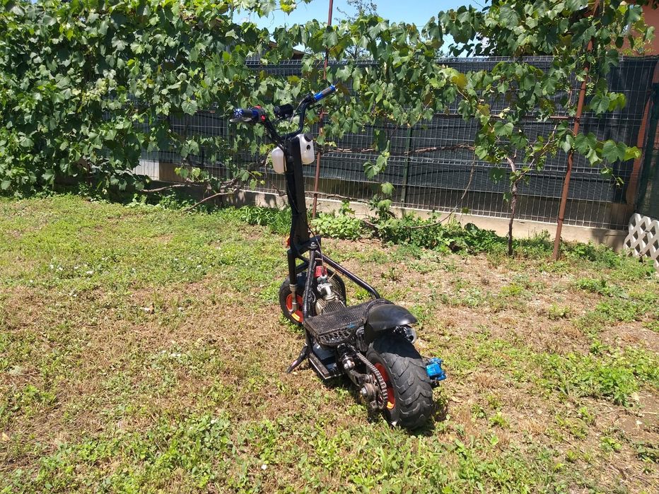 Vand motocross trotineta  cu motor benzina