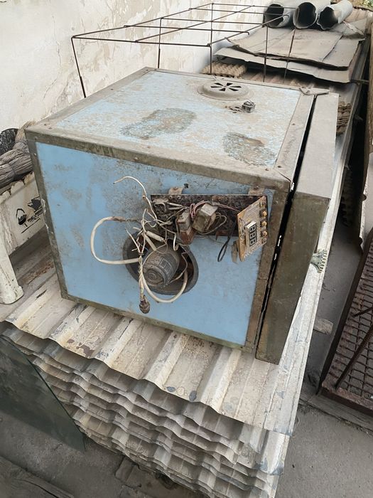 Продам инкубатор советский ИПХ-5