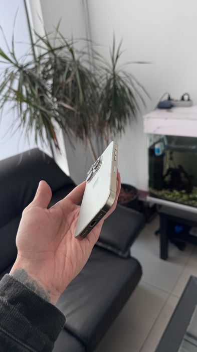 Телефон Айфон 15 про