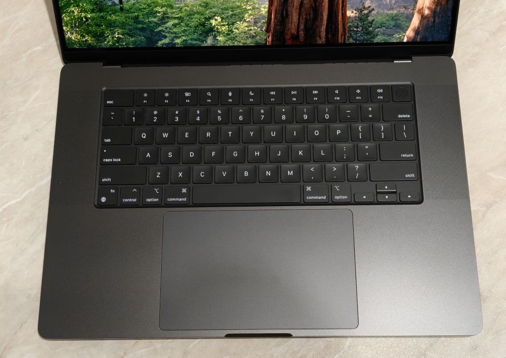 MacBook Pro 16 M4PRO 48/512 100% аккумулятор