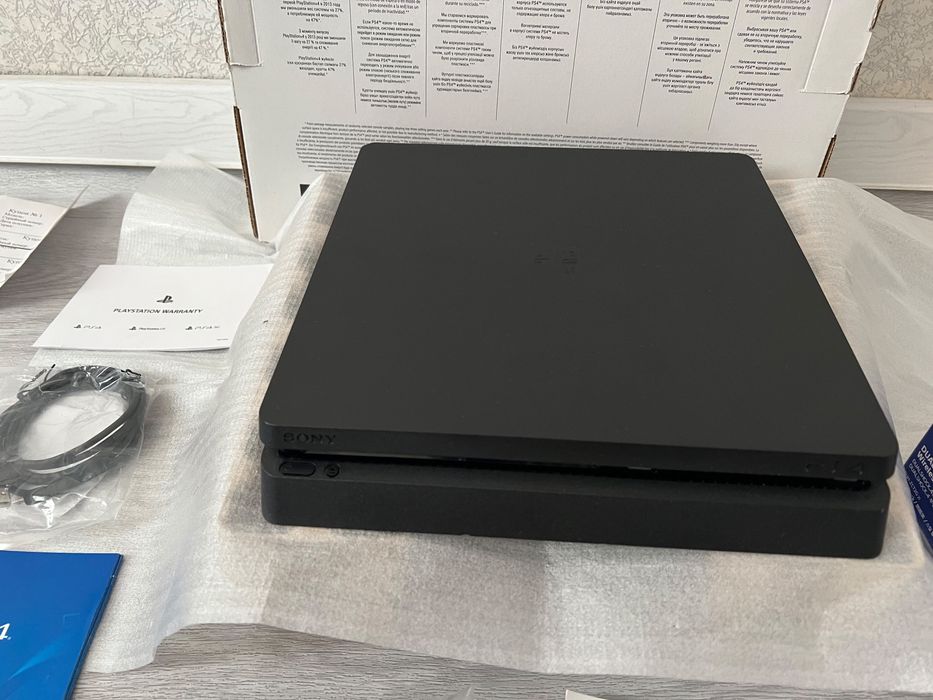 Продам новый playstation 4 slim box 1tb.