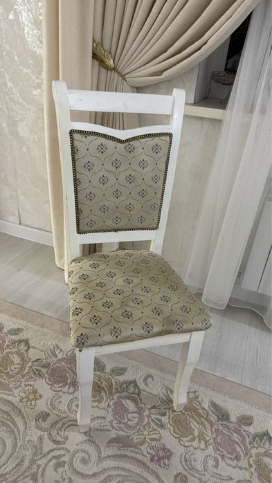 Продам Гостинный стол со стулями