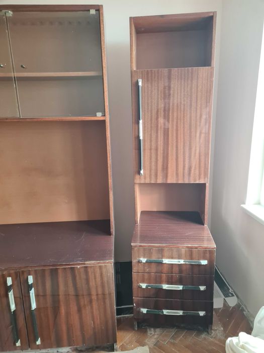 Секции, двукрилен гардероб,диван,надстройки