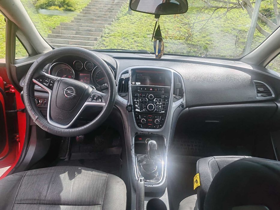 Vând Opel Astra j