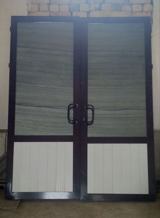 Akfa alyuminiy eshik sotiladi