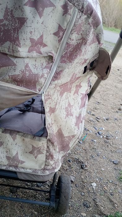 Коляска очень прочная.