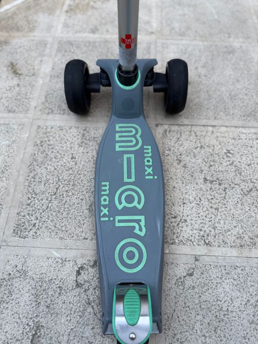 Trotinetă Micro Maxi Deluxe Pro – originală, design elvețian.