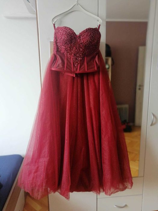 Официална рокля в цвят бордо