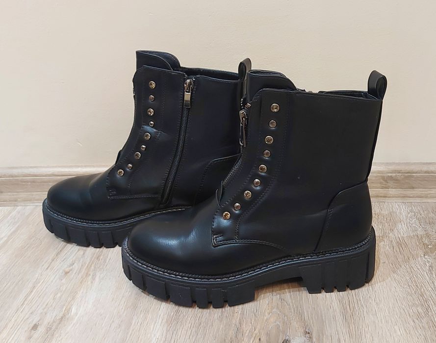 Боти и спортни обувки