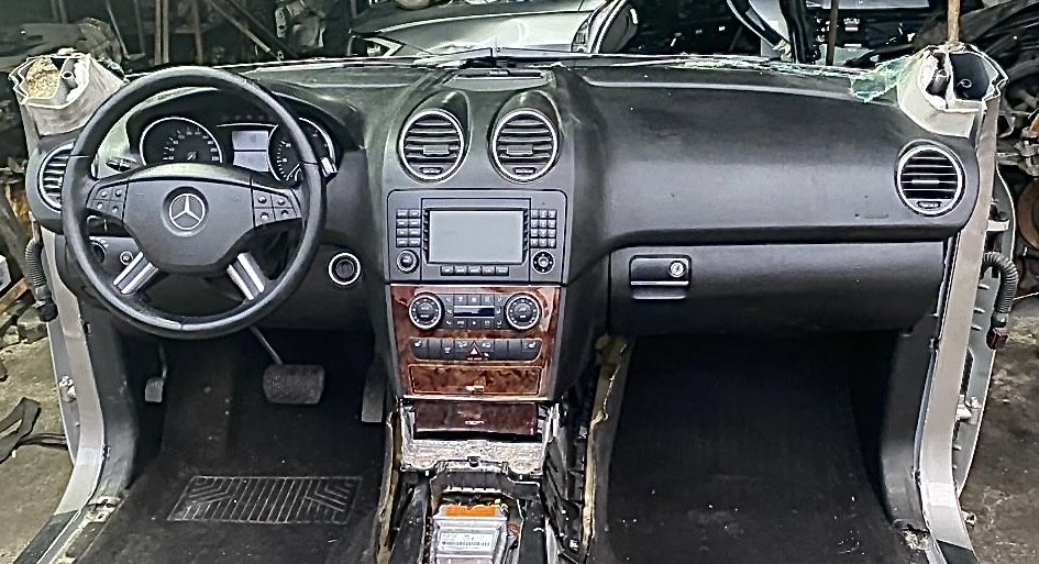 Передняя часть Мерседес ML W164.