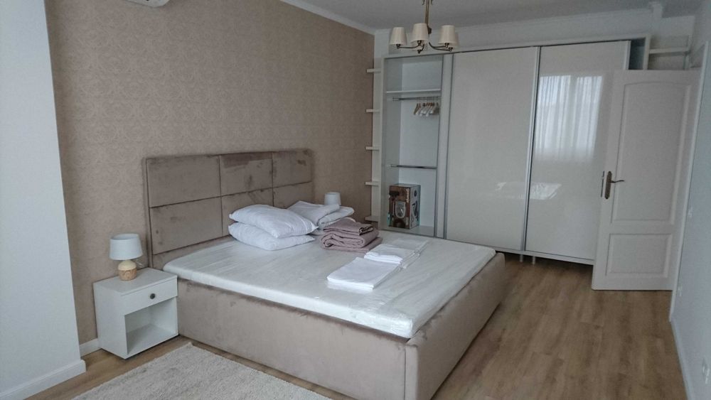 Inchiriez apartament  3 camere, cu terasa mare!