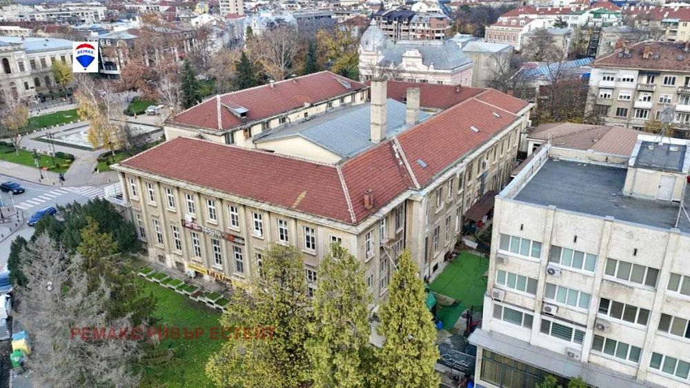 Дава се под наем Офис в Русе, Център - 4000 кв.м за 27929.13 € - Снимка #5